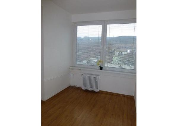 Kancelária s parkovacím miestom zdarma na prenájom - 15,6 m2, Račianska ul.