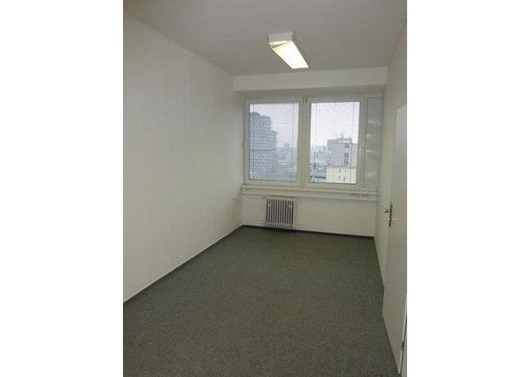 Kancelária s parkovacím miestom zdarma na prenájom - 15,6 m2, Račianska ul.