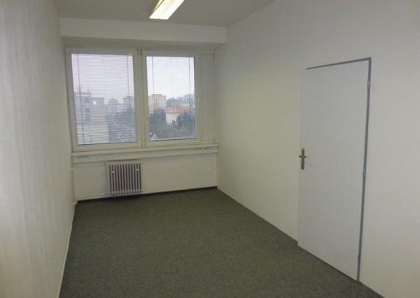 Kancelária s parkovacím miestom zdarma na prenájom - 15,6 m2, Račianska ul.