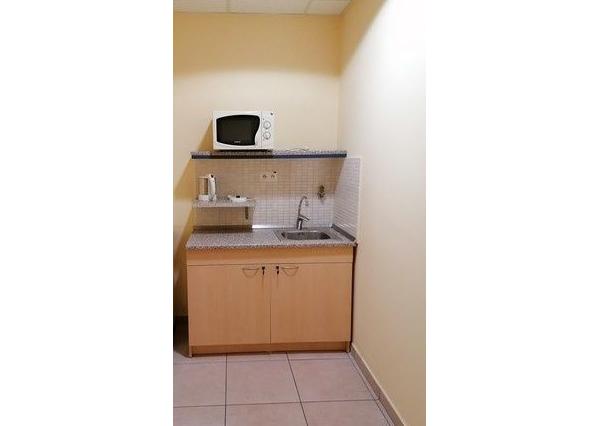 Kancelária s parkovacím miestom zdarma na prenájom - 15,6 m2, Račianska ul.