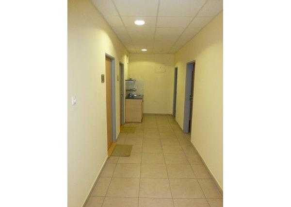 Kancelária s parkovacím miestom zdarma na prenájom - 15,6 m2, Račianska ul.