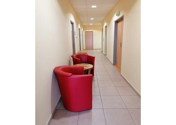 Kancelária s parkovacím miestom zdarma na prenájom - 15,6 m2, Račianska ul.