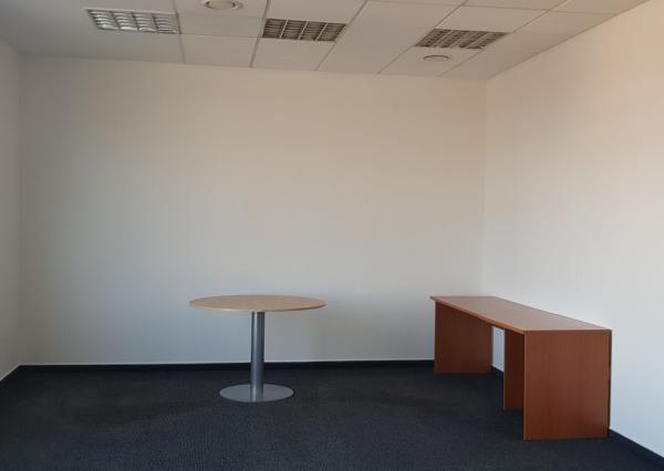 Prenajmem v Nitre na Levickej ulici 3 kancelárske priestory.