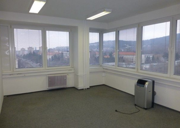 Kancelária s parkovacím miestom zdarma na prenájom - 52,10 m2, Račianska ul.