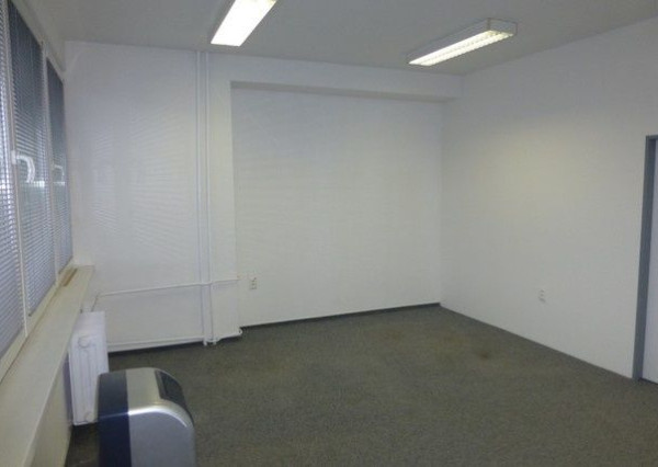 Kancelária s parkovacím miestom zdarma na prenájom - 52,10 m2, Račianska ul.