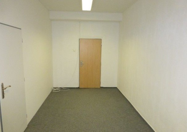 Kancelária s parkovacím miestom zdarma na prenájom - 52,10 m2, Račianska ul.