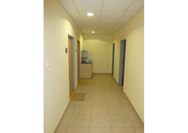 Kancelária s parkovacím miestom zdarma na prenájom - 52,10 m2, Račianska ul.