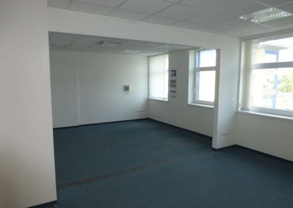 Klimatizovaná kancelária na prenájom - 39,42 m2, Slovnaftská ul.