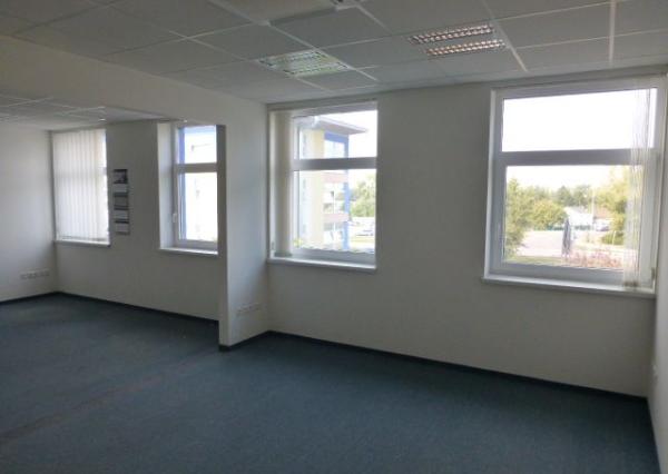 Klimatizovaná kancelária na prenájom - 39,42 m2, Slovnaftská ul.