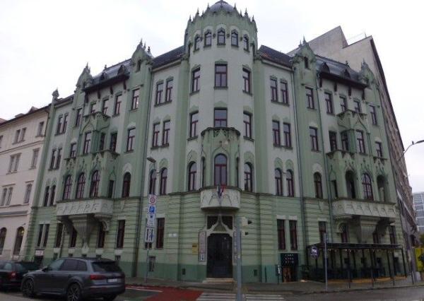 Dvojkancelária s vlastným zázemím v centre mesta na Šafárikovom námestí