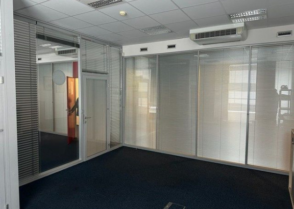 Na prenájom reprezentatívne kancelárske priestory v budove Omnipolis.