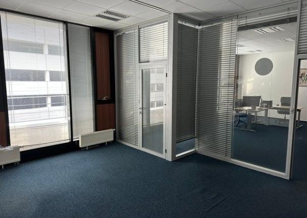 Na prenájom reprezentatívne kancelárske priestory v budove Omnipolis.