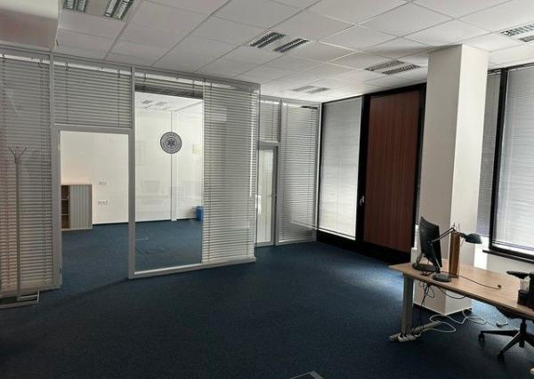 Na prenájom reprezentatívne kancelárske priestory v budove Omnipolis.