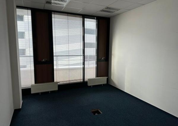 Na prenájom reprezentatívne kancelárske priestory v budove Omnipolis.
