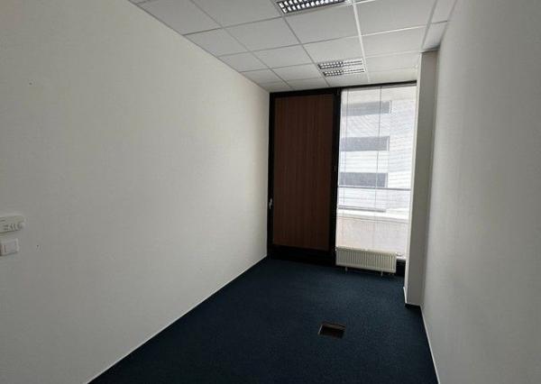 Na prenájom reprezentatívne kancelárske priestory v budove Omnipolis.