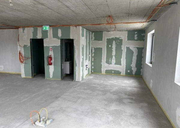 Kancelárske priestory s voliteľnou dispozíciou a skladom na prenájom - od 150 m2, Elektrárenská ul.