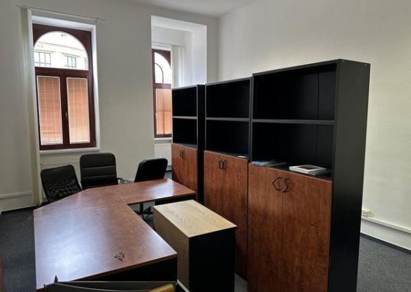 Kancelársky priestor o výmere 107 m2 s vlastným zázemím v centre mesta na Šafárikovom námestí.