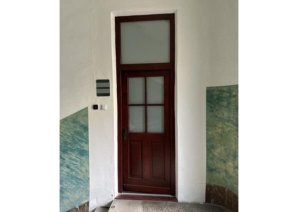 Kancelársky priestor o výmere 107 m2 s vlastným zázemím v centre mesta na Šafárikovom námestí.