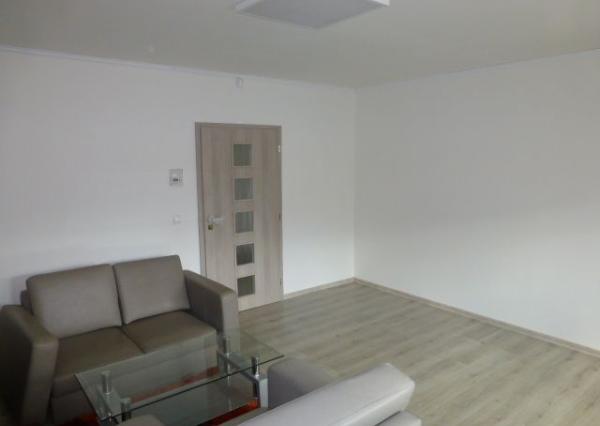 Na prenájom zrekonštruovaný kancelársky priestor o výmere 85 m2 s vlastným vstupom.