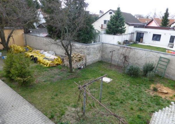 Na prenájom zrekonštruovaný kancelársky priestor o výmere 85 m2 s vlastným vstupom.