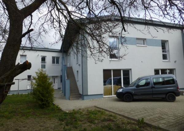 Na prenájom zrekonštruovaný kancelársky priestor o výmere 85 m2 s vlastným vstupom.