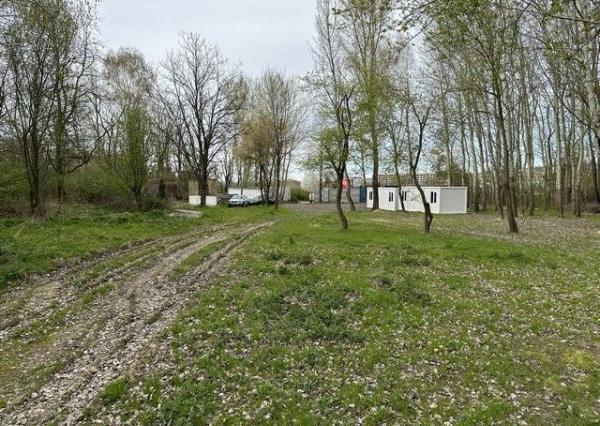 Na prenájom pekný pozemok vhodný pre voľno časové aktivity.