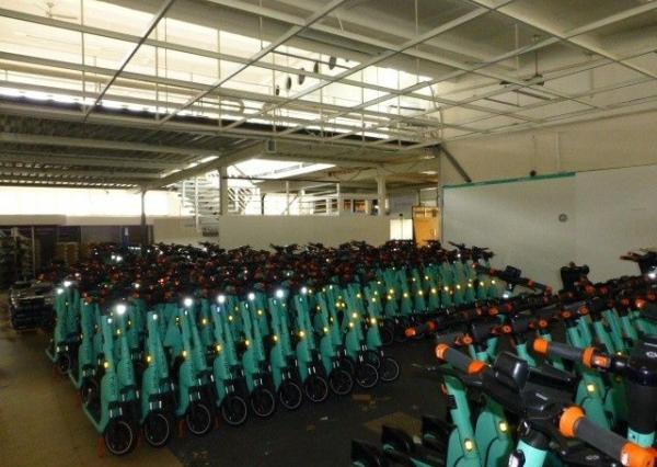 Obchodno-skladový priestor 715 m2 so vstavanou administratívnou časťou.