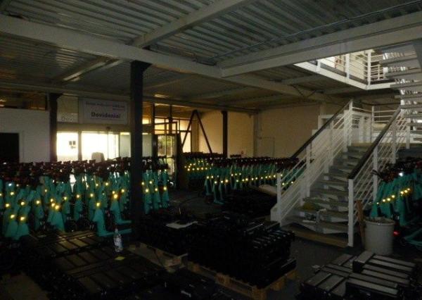 Obchodno-skladový priestor 715 m2 so vstavanou administratívnou časťou.