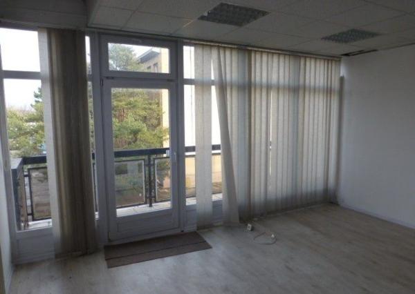 Obchodno-skladový priestor 715 m2 so vstavanou administratívnou časťou.