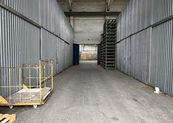 Skladovací priestor na prenájom - 240 m2,  Kopčianska ul.