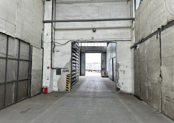 Skladovací priestor na prenájom - 240 m2,  Kopčianska ul.