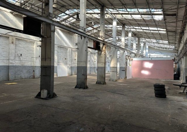 Sklad s administratívnym a sociálnym zázemím na prenájom - 810 m2, Kukučínova ul.