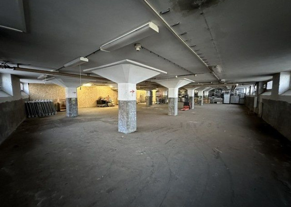 Na prenájom skladový priestor o výmere 288 m2.