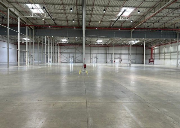 Vykurovaný sklad so zázemím na prenájom. Možnosť rozdelenia. - 8.600 m2, Rača