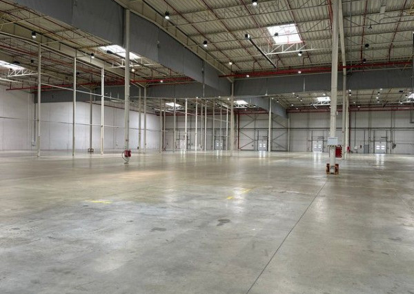 Vykurovaný sklad so zázemím na prenájom. Možnosť rozdelenia. - 8.600 m2, Rača