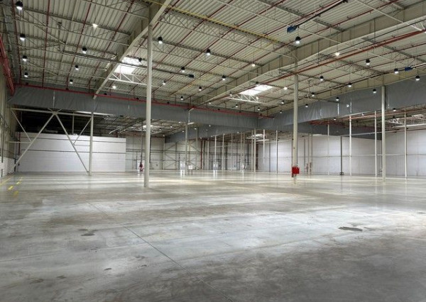 Vykurovaný sklad so zázemím na prenájom. Možnosť rozdelenia. - 8.600 m2, Rača