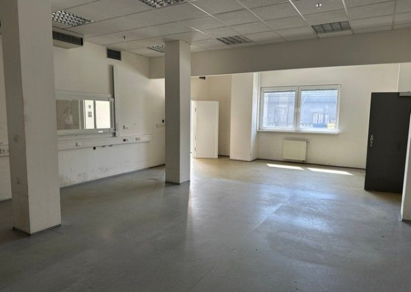 Vykurovaný sklad so zázemím na prenájom. Možnosť rozdelenia. - 8.600 m2, Rača