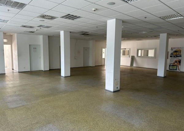 Vykurovaný sklad so zázemím na prenájom. Možnosť rozdelenia. - 8.600 m2, Rača