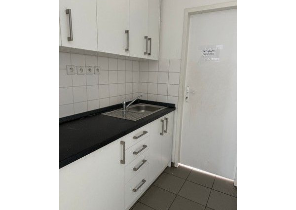 Vykurovaný sklad so zázemím na prenájom. Možnosť rozdelenia. - 8.600 m2, Rača