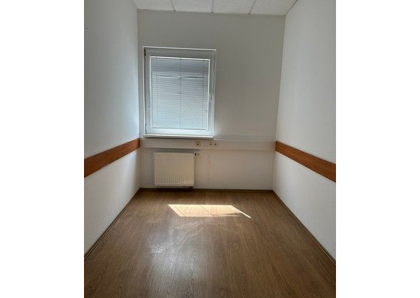 Vykurovaný sklad so zázemím na prenájom. Možnosť rozdelenia. - 8.600 m2, Rača