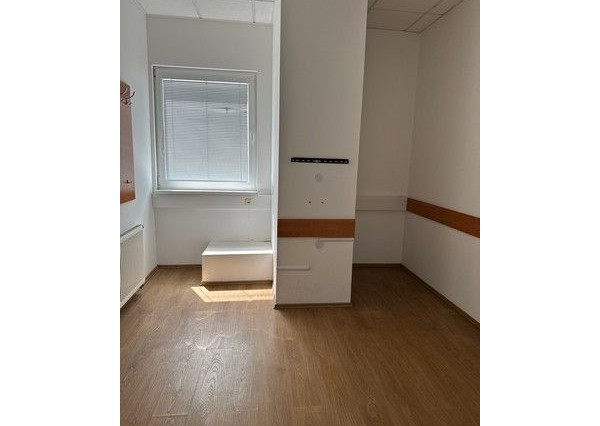 Vykurovaný sklad so zázemím na prenájom. Možnosť rozdelenia. - 8.600 m2, Rača