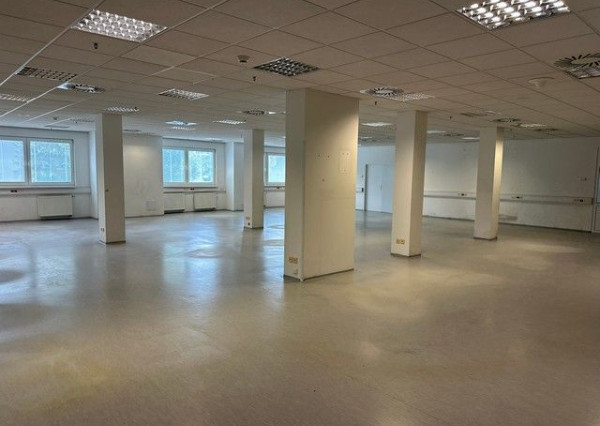 Vykurovaný sklad so zázemím na prenájom. Možnosť rozdelenia. - 8.600 m2, Rača