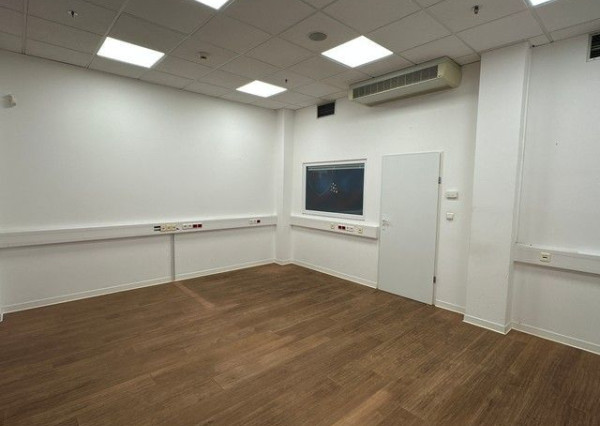 Vykurovaný sklad so zázemím na prenájom. Možnosť rozdelenia. - 8.600 m2, Rača