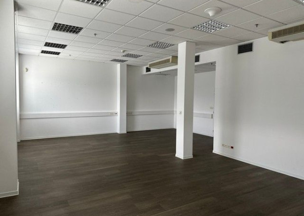 Vykurovaný sklad so zázemím na prenájom. Možnosť rozdelenia. - 8.600 m2, Rača