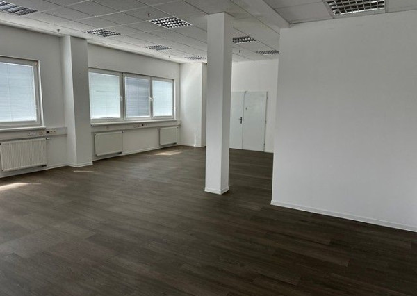 Vykurovaný sklad so zázemím na prenájom. Možnosť rozdelenia. - 8.600 m2, Rača