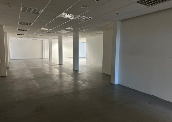Vykurovaný sklad so zázemím na prenájom. Možnosť rozdelenia. - 8.600 m2, Rača