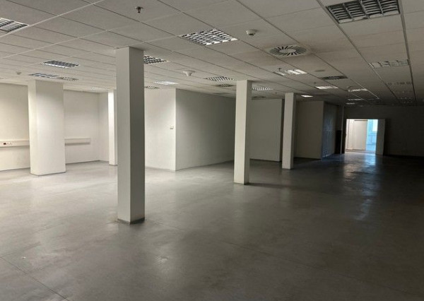 Vykurovaný sklad so zázemím na prenájom. Možnosť rozdelenia. - 8.600 m2, Rača
