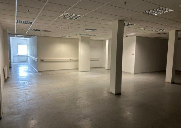 Vykurovaný sklad so zázemím na prenájom. Možnosť rozdelenia. - 8.600 m2, Rača