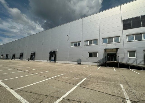Vykurovaný sklad so zázemím na prenájom. Možnosť rozdelenia. - 8.600 m2, Rača