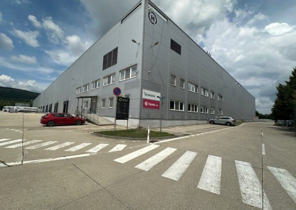 Vykurovaný sklad so zázemím na prenájom. Možnosť rozdelenia. - 8.600 m2, Rača